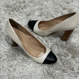 Banana Republic Elegant Black and White cap toe Women's Pumps